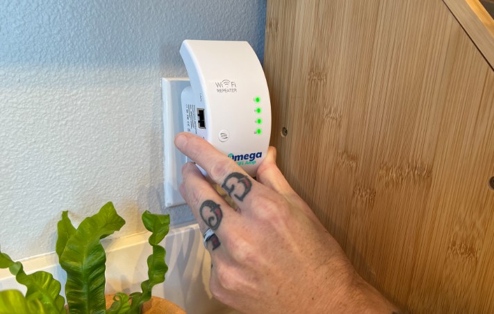 How do you use an Omega WiFi amp